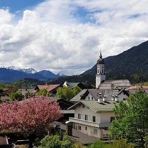 Apartment Bunter Hirsch Im Garmischer Zentrum, Garmisch-Partenkirchen